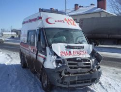 Pasinler girişinde ambulans kazası